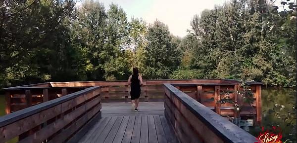  Giovane Tettona soccorsa al parco mentre corre poi scopata privatamente (Trailer con Bianka Blue e Gothic)